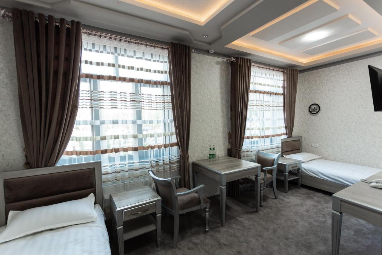 Diyor Hotel Marghilon エクステリア 写真
