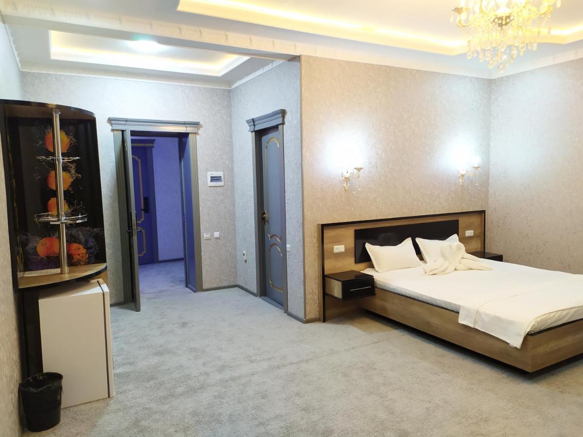 Diyor Hotel Marghilon エクステリア 写真