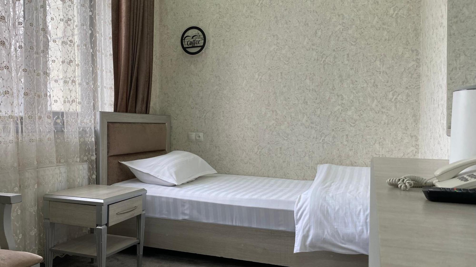 Diyor Hotel Marghilon エクステリア 写真