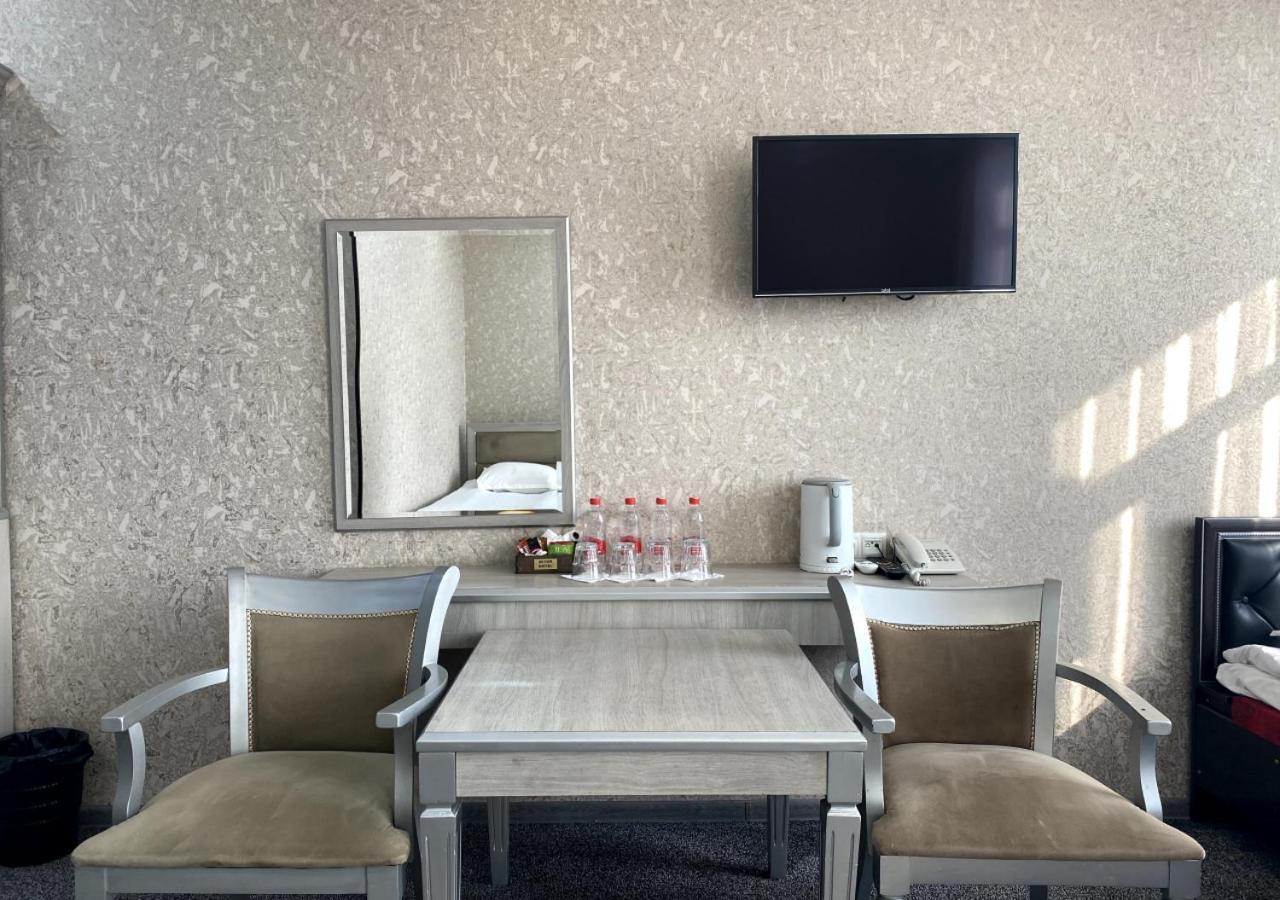 Diyor Hotel Marghilon エクステリア 写真