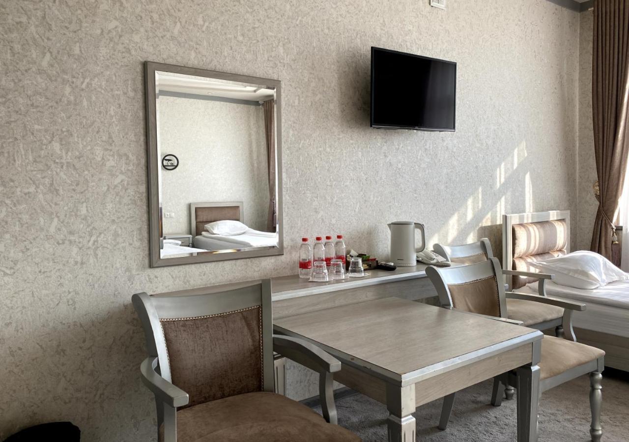 Diyor Hotel Marghilon エクステリア 写真