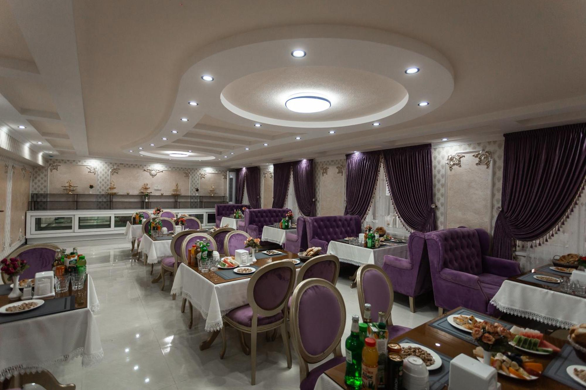 Diyor Hotel Marghilon エクステリア 写真