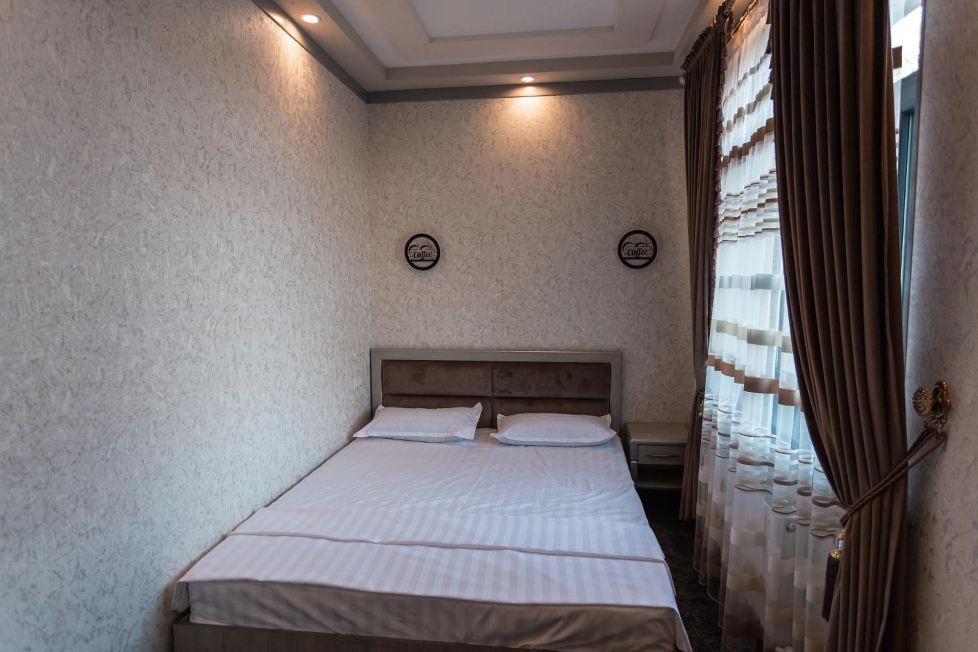 Diyor Hotel Marghilon エクステリア 写真