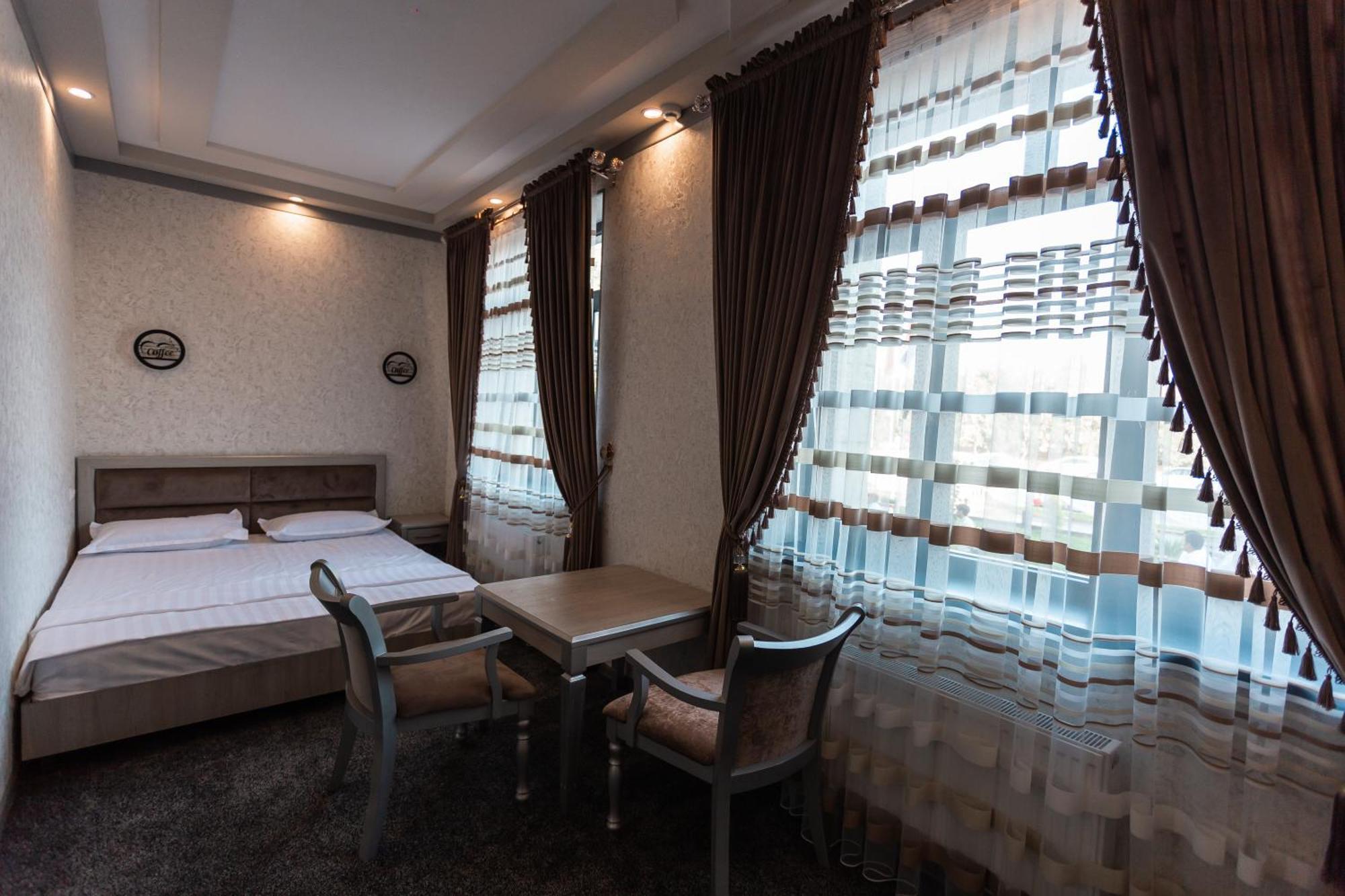 Diyor Hotel Marghilon エクステリア 写真